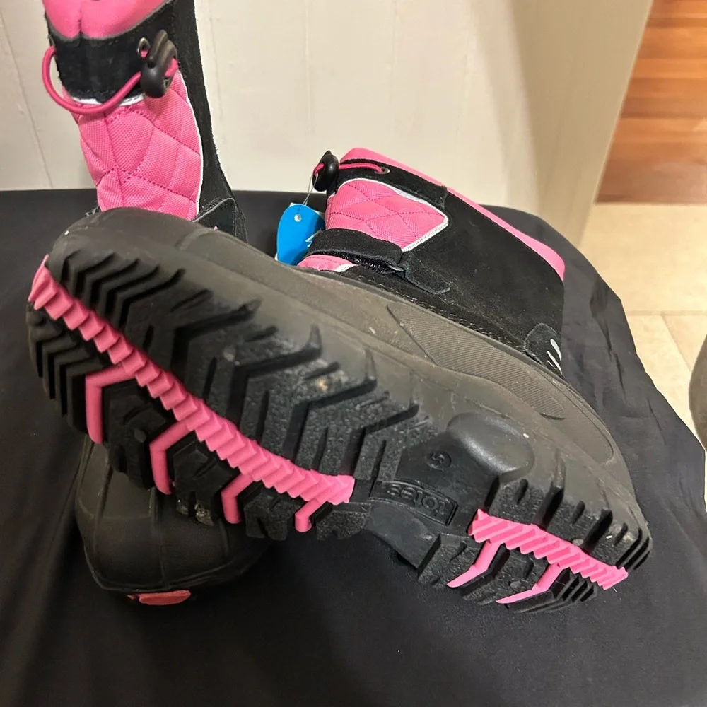 NWT Totes Pink and Black Kids Snow Boots Big Girl’s Size 5